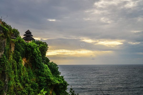 乌鲁瓦图寺(Pura Luhur Uluwatu)