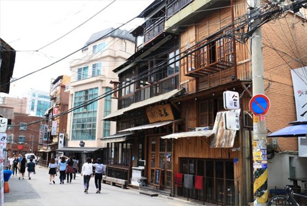 东大门烤鱼街(Dongdaemun Grilled Fish Alley)