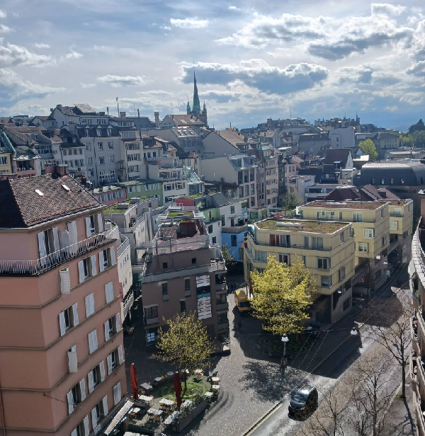 卡罗琳广场(Place Caroline)