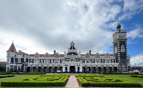 但尼丁火车站(Dunedin Railway Station)