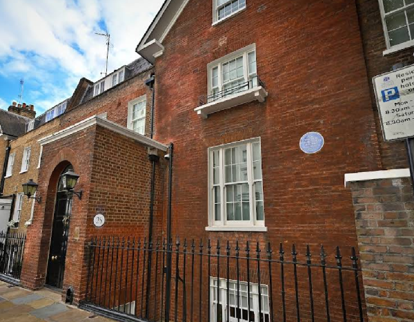 丘吉尔故居(Sir Winston Churchill Blue Plaque)