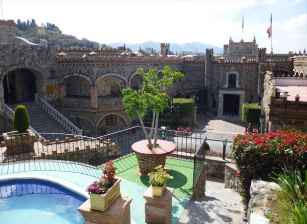 卡斯提罗桑塔赛斯利亚酒店(Hotel Castillo Santa Cecilia)