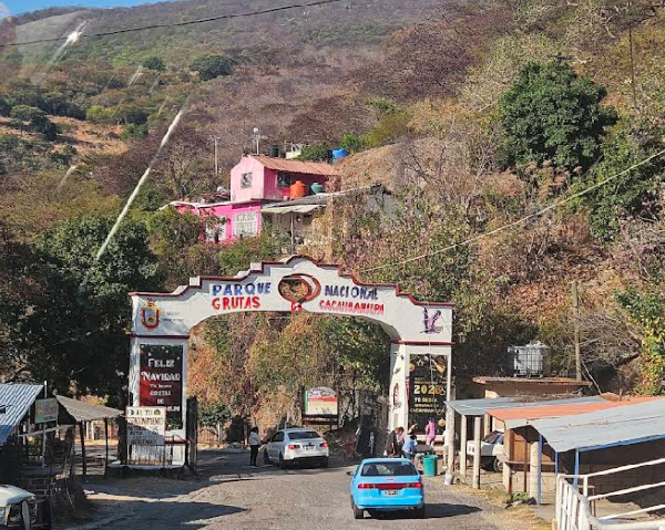 卡卡瓦米尔帕洞穴国家公园(Parque Nacional Grutas de Cacahuamilpa)