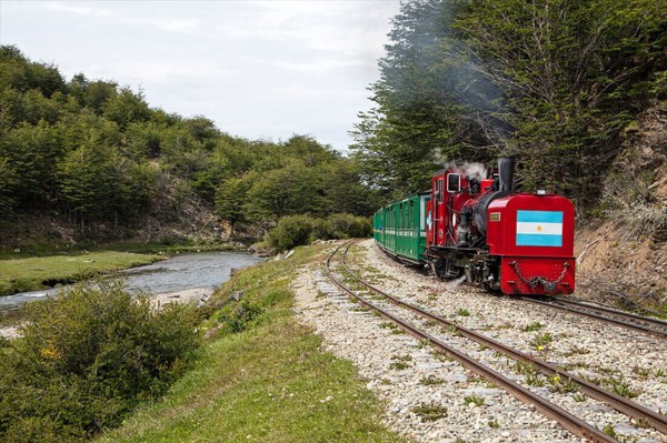 乌斯怀亚世界尽头列车(Ferrocarril Austral Fueguino)