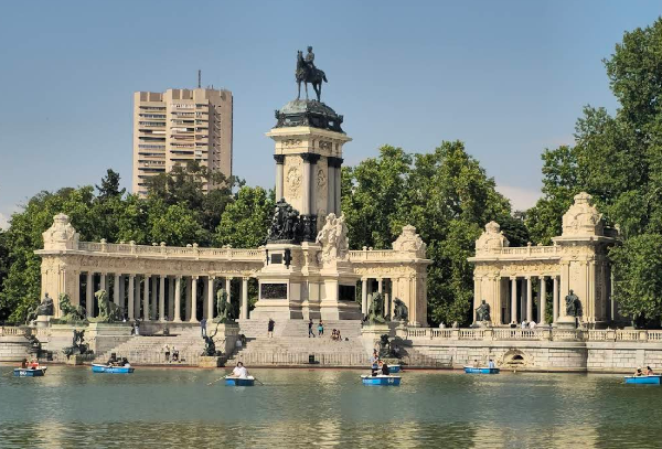 丽池公园(Parque del Buen Retiro)