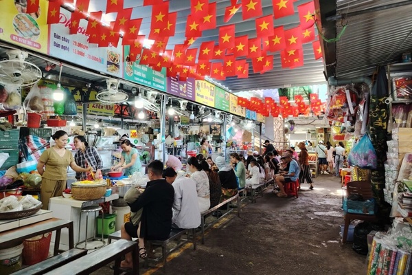 东巴市场(Dong Ba Market)