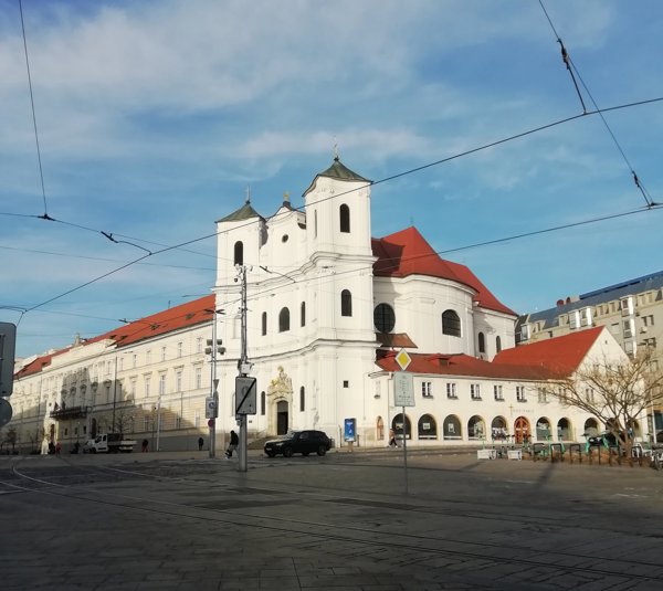 布拉迪斯拉发圣三一教堂(Farský kostol sv. Jána z Mathy)