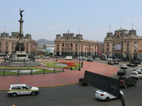 利马五月二日广场(Plaza Dos de Mayo)