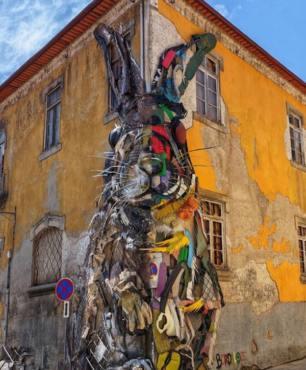 半只兔子艺术雕塑(Half Rabbit by Bordalo II)