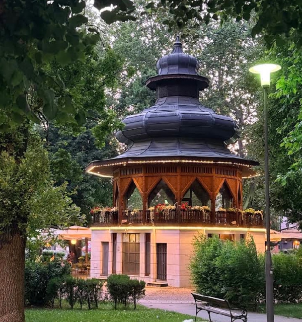 梅伊丹公园音乐亭咖啡馆(Music Pavilion At Mejdan)