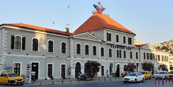 伊兹密尔巴斯马内火车站(İzmir Basmane)