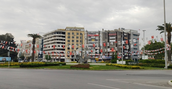 伊兹密尔9月9日广场(9 Eylül Meydanı)
