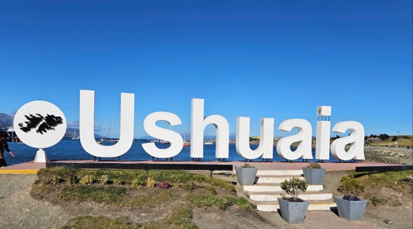 乌斯怀亚字母标志牌(Cartel Ushuaia)